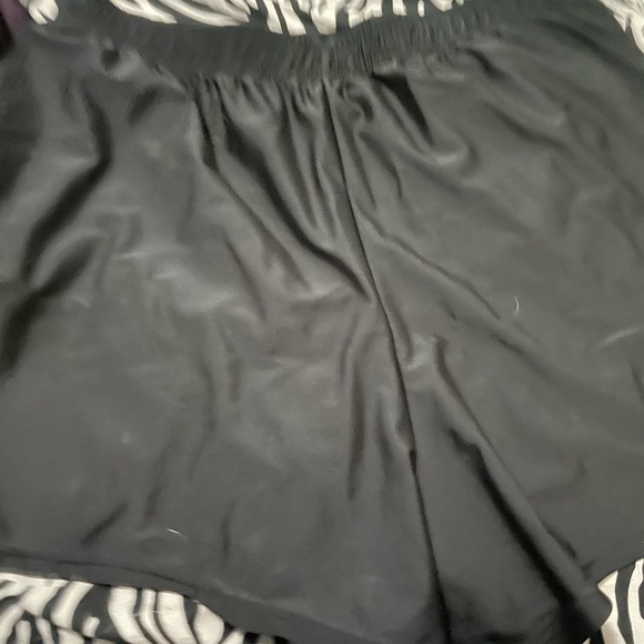 Black material shorts - Picture 2 of 2